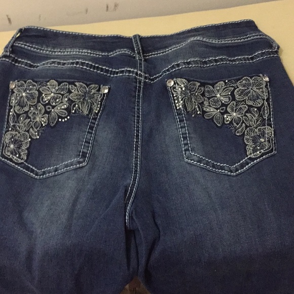 Jeans - Picture 2 of 3